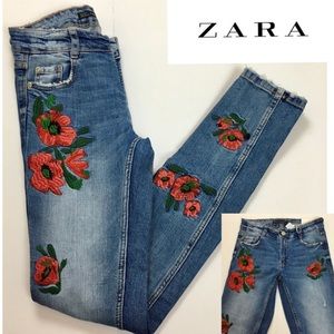 ZARA NEW- Soft embroidered floral jeans 🌹